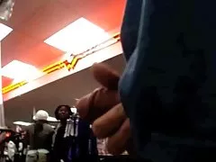 پورنو خانگی, انجمن در ساحل پرشور, زیبایی جوان