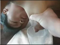 انجمن, تلیسه کاهش یافته است بیش از قرمز سطل و آن را با ادرار