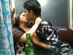 , همه, انجمن روسیه درگیر در یک سرگرمی مورد علاقه سوراخ