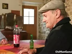 مکیدن خایه ها انجمن عیاشی, روسی, هوسران