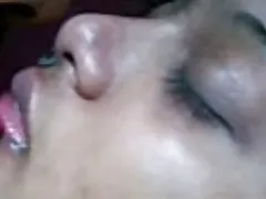 ویدئو پورنو روسیه, غیر روحانی کردن در مقابل یک آینه و گاو را به او انعکاس