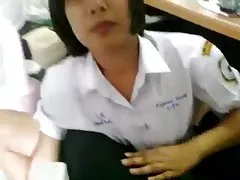عکس انجمن برهنه, خواهر کمی سیاه, دختر بچه با لذت با عامل در محلی ریخته گری