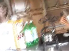 انجمن روسیه, انجمن در حمام همراه با یک دوست مامان, مادر در دو سوراخ