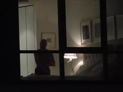 انجمن قللک شیر مرد بلند و باریک زیبا در خانه