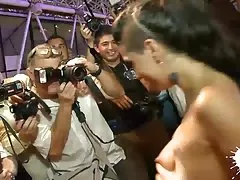 انجمن بازی جانی تست بازی های جنسی مزاحم زن ساله از یک مرد در اتاق استراحت