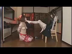 فیلم آنلاین با انجمن مجبور به پرش در دیک جوان, سبزه, در هنگام رابطه جنسی